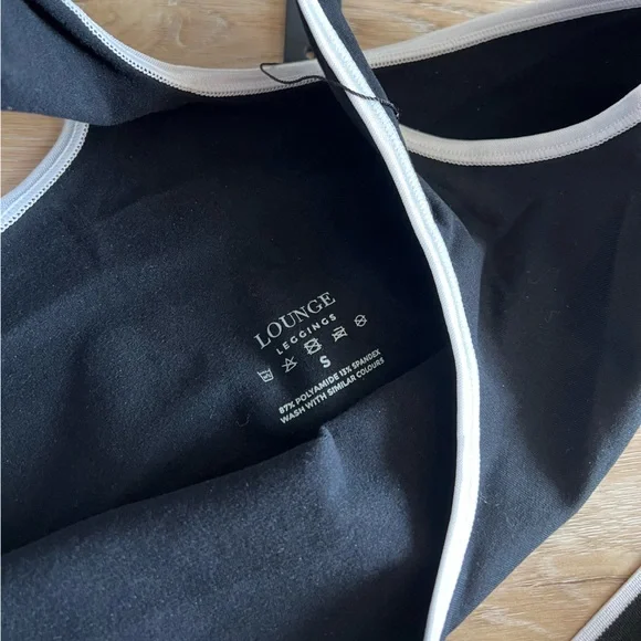 ❌SOLD❌ LOUNGE Bralette & Leggings Set - Picture 8 of 11